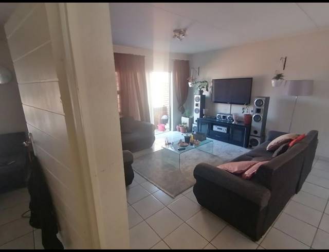 2 BEDROOM TOWNHOUSE FOR SALE IN ALBEMARLE